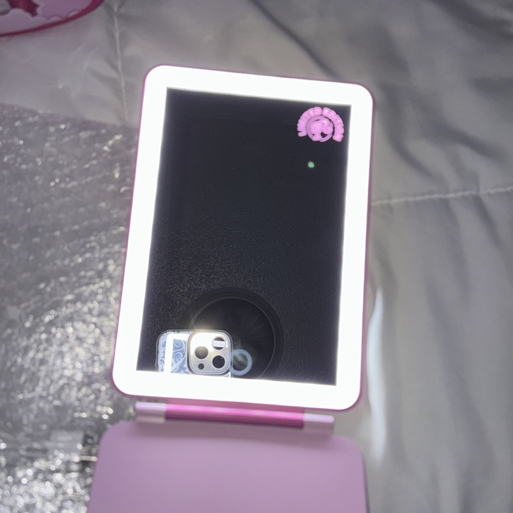 BARBIE x IMPRESSIONS BEAUTY TOTE + TOUCH LED MAKE UP MIRROR🔥🔥 New!!! - Picture 4 of 7